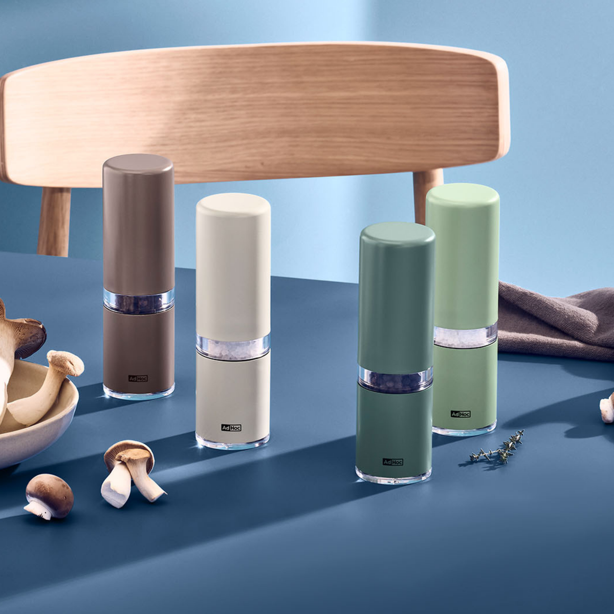 Style salt and pepper mill set