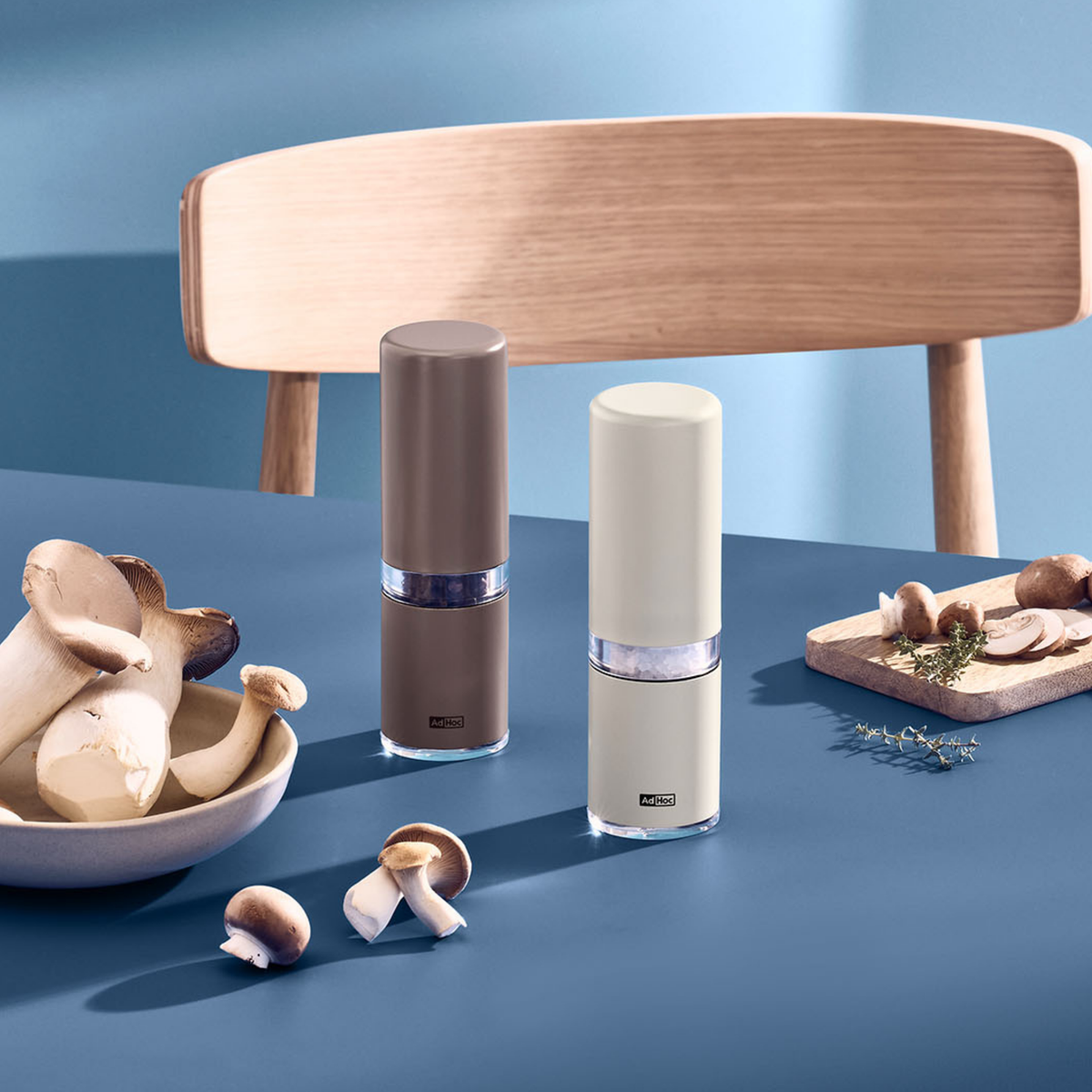 Style salt and pepper mill set