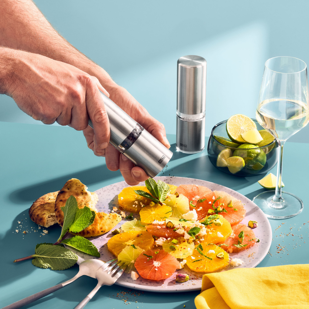 Style salt or pepper mill - single
