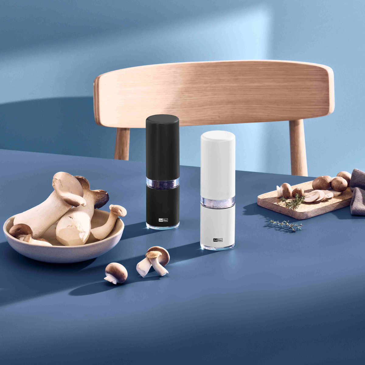 Style salt and pepper mill set